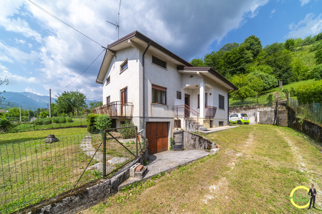 Media numero 15 di TARCENTO VILLETTA IMMERSA NEL VERDE!