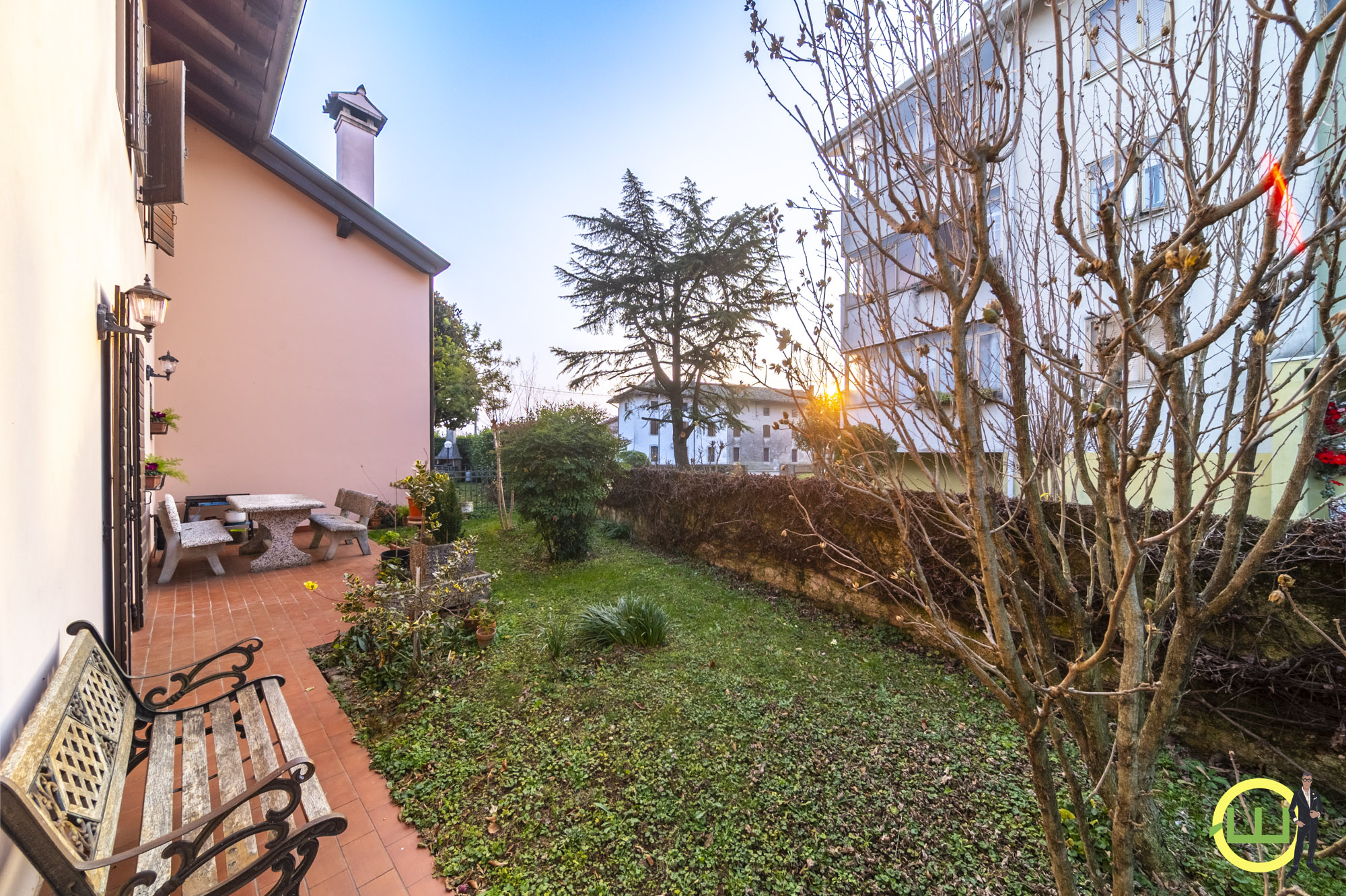 Media numero 27 di MERAVIGLIOSA VILLA ACCOSTATA CON GIARDINO ESCLUSIVO A LOVARIA PRADAMANO