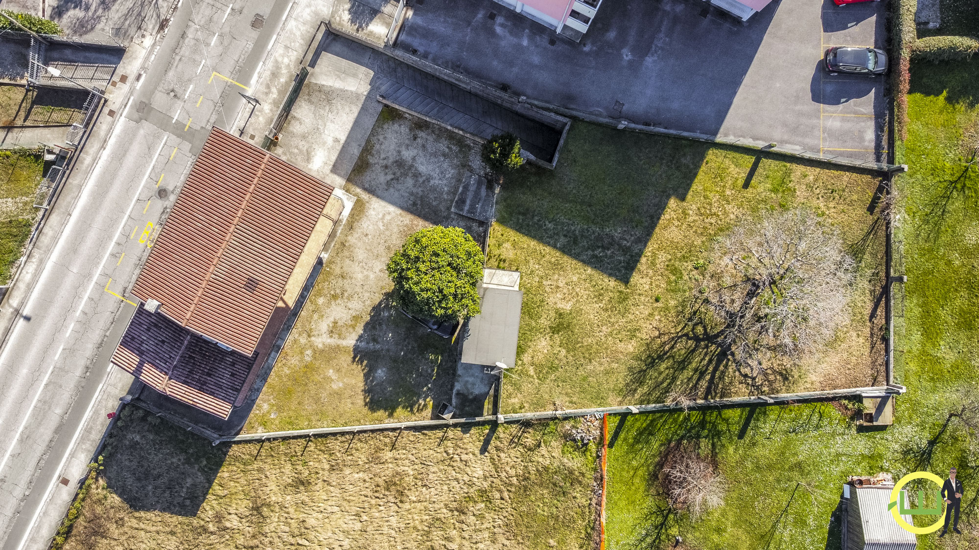 Media numero 50 di SPAZIOSA CASA INDIPENDENTE CON DOPPIO GARAGE E GIARDINO