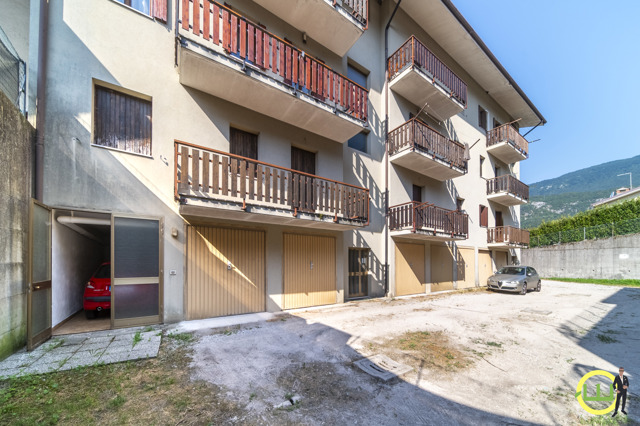 Media numero 14 di BICAMERE CON ARREDO MODERNO BOX AUTO E CANTINE - FORGARIA