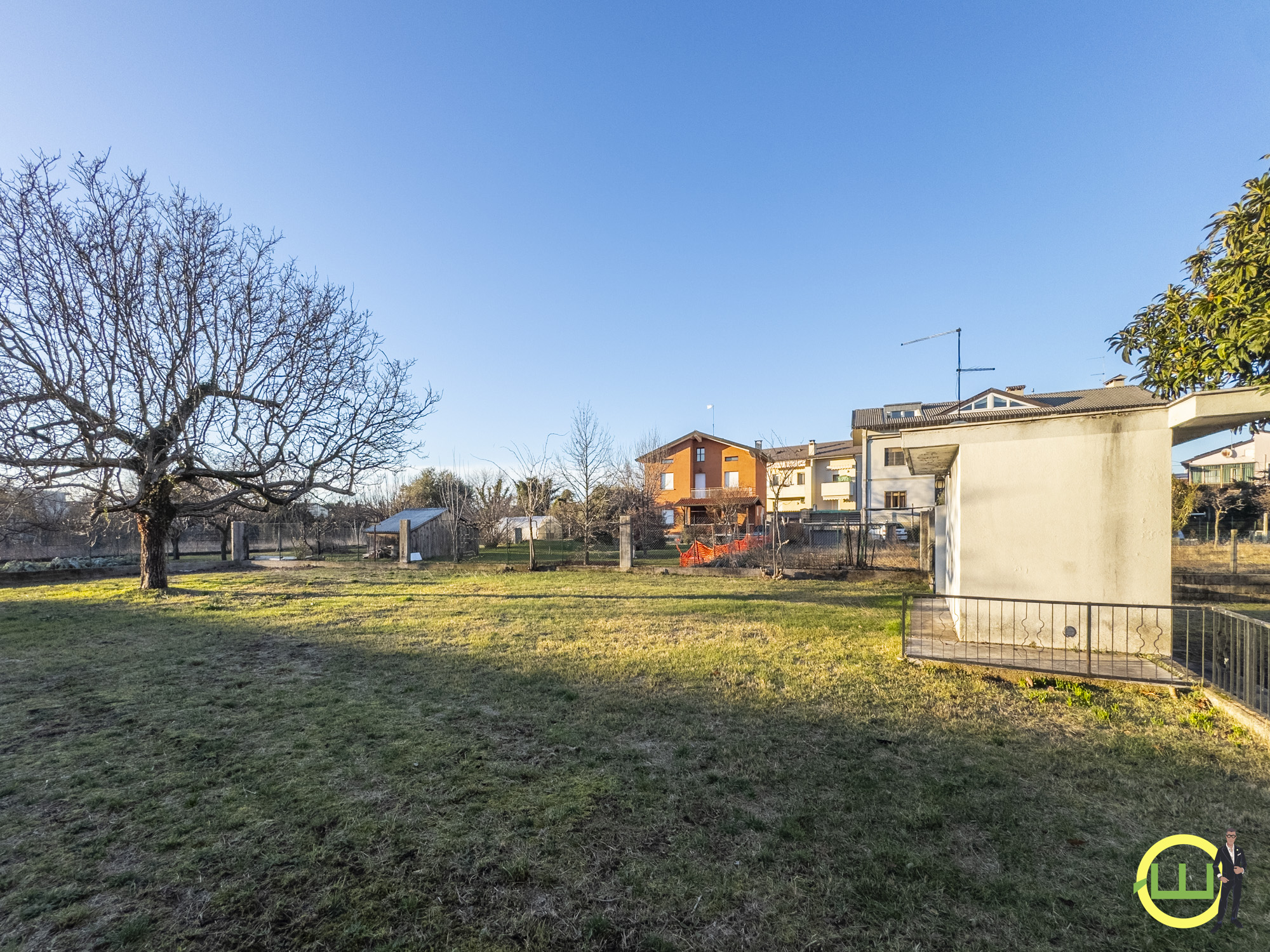 Media numero 44 di SPAZIOSA CASA INDIPENDENTE CON DOPPIO GARAGE E GIARDINO