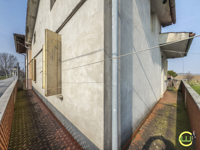 Media numero 22 di  TIPICA CASA INDIPENDENTE ANNI 60 A BERTIOLO