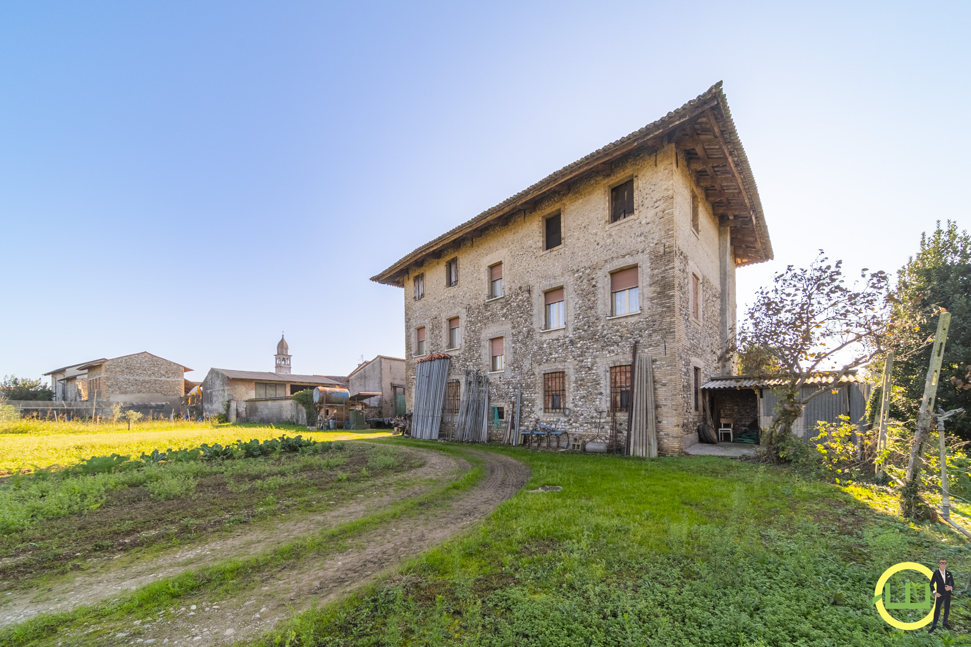 Media numero 31 di LUMINOSA CASA IN SASSO CON AMPIO DEPOSITO E SPAZIO VERDE A CODROIPO