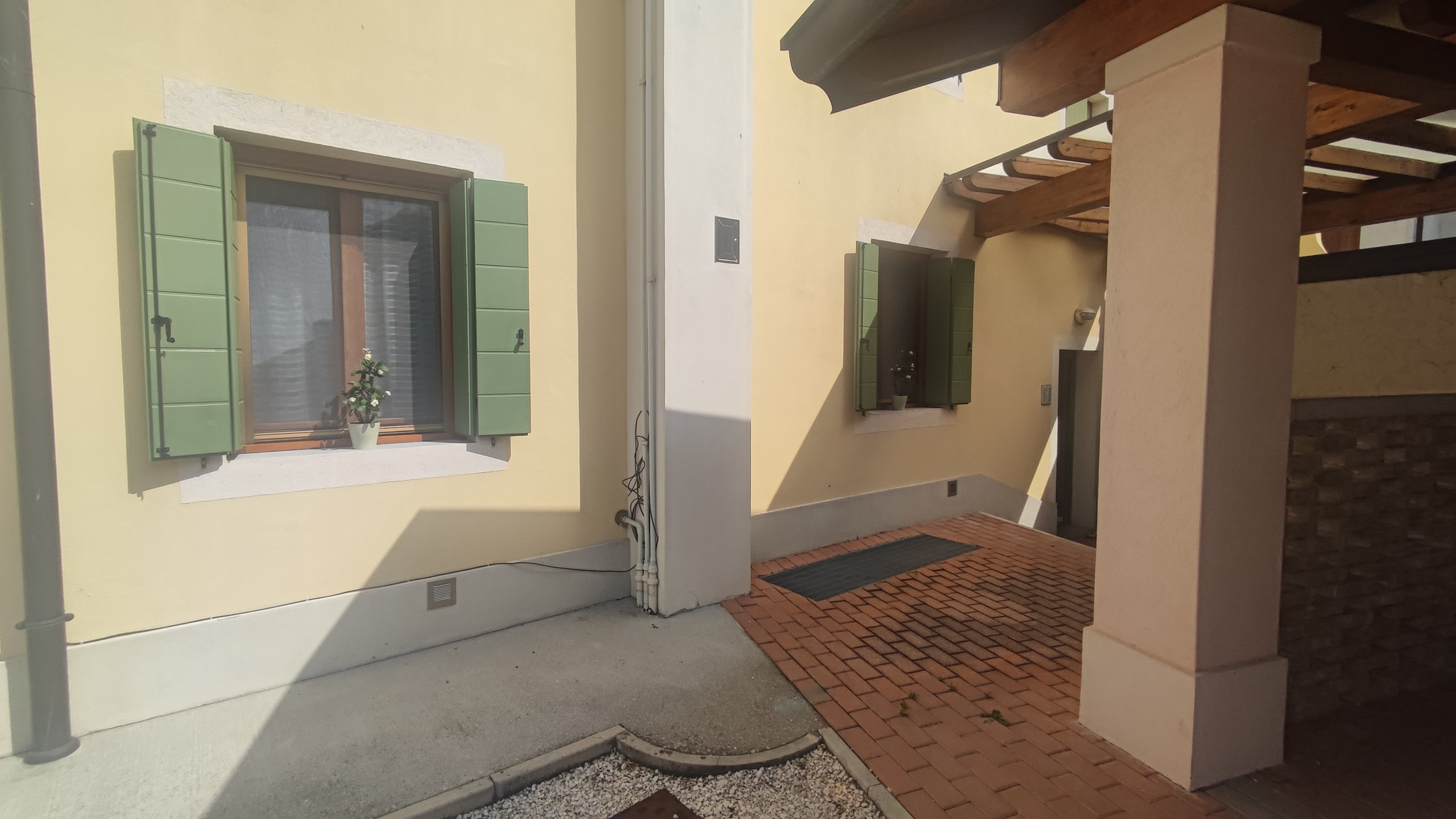 Media numero 15 di LUMINOSO E CURATO APPARTAMENTO A REDDITO  A CODROIPO