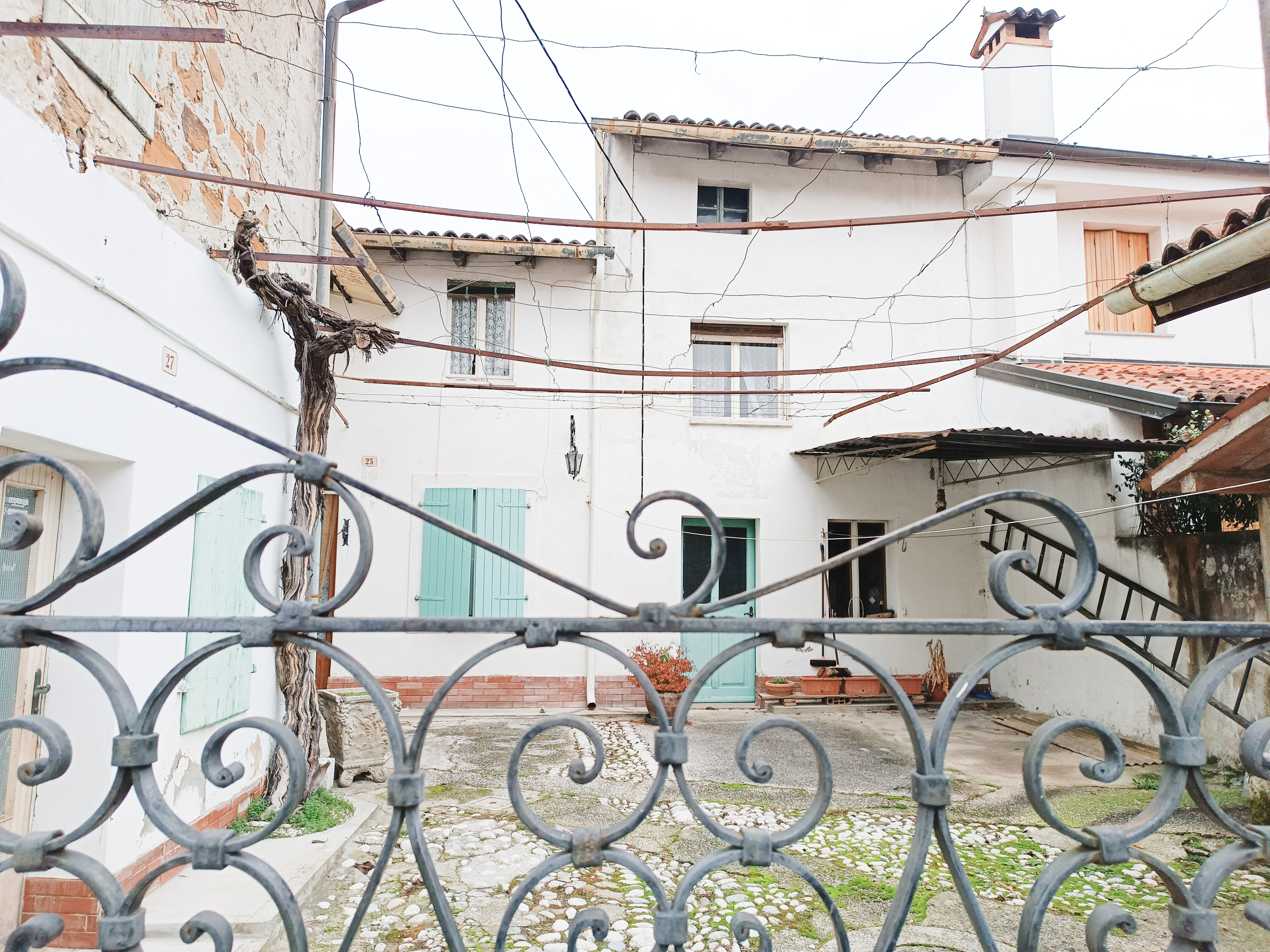 Media numero 24 di DUE CASE DA RESTAURARE IN BORGO ESCLUSIVO A CORMONS