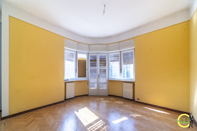 Media numero 20 di VILLA D'EPOCA CON 2 GENEROSI APPARTAMENTI E PARCO IN CENTRO A GORIZIA