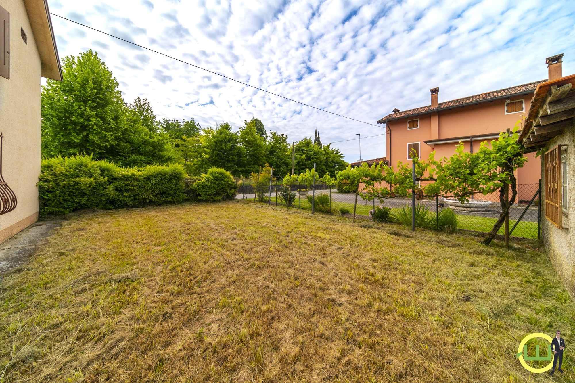 Media numero 35 di GRAZIOSA VILLETTA CON GIARDINO A VARMO