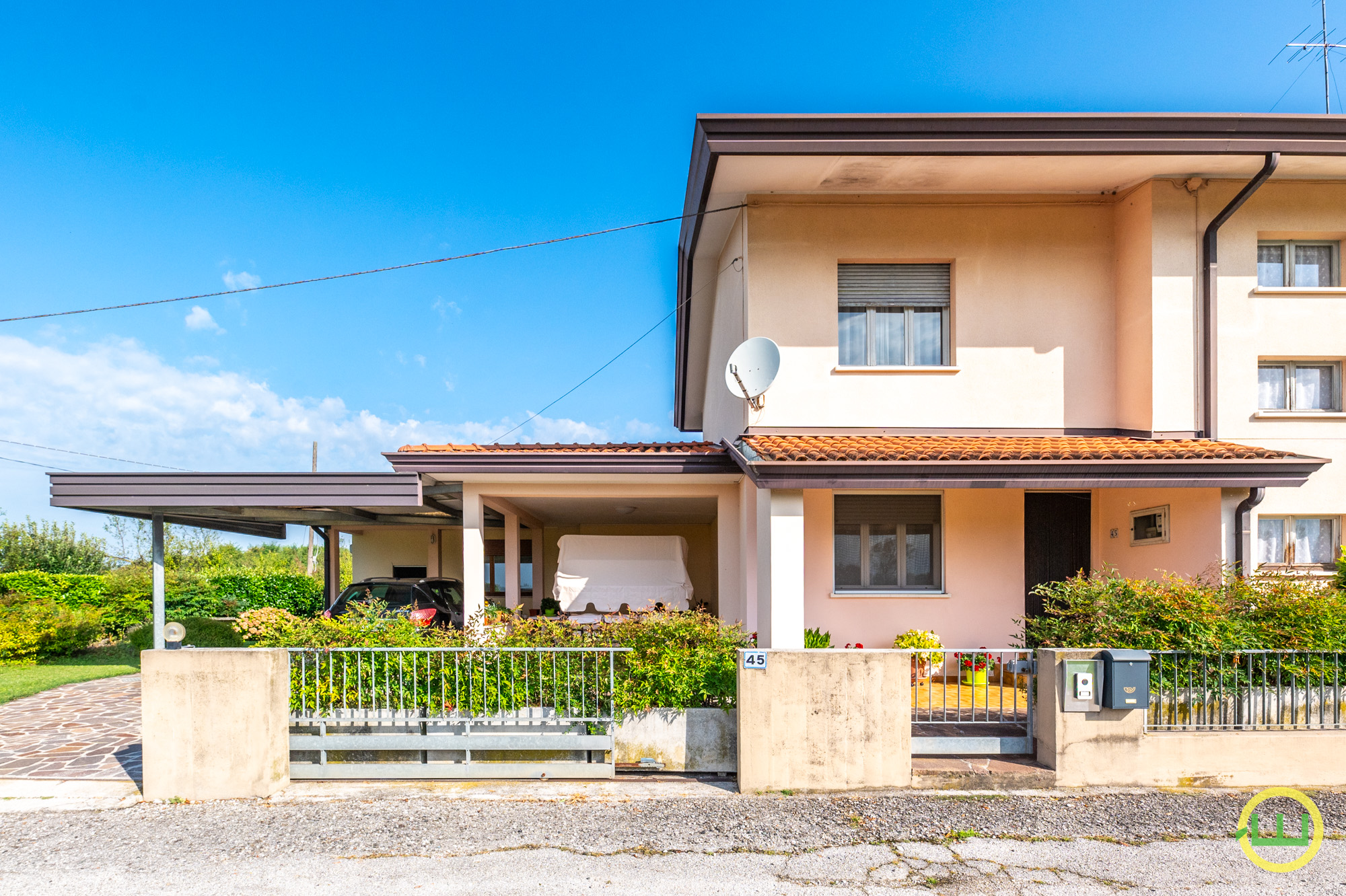 Immagine di GRAZIOSA E TRANQUILLA BIFAMILIARE CON GIARDINO A CORVA DI AZZANO DECIMO 