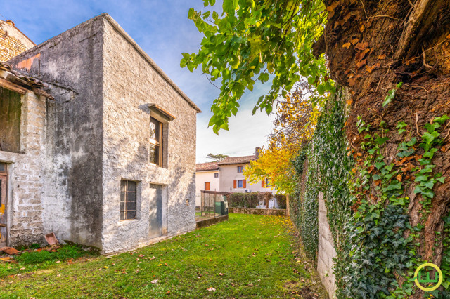 Media numero 26 di CASA QUADRICAMERE CON AMPI SPAZI (RIVOLTO)