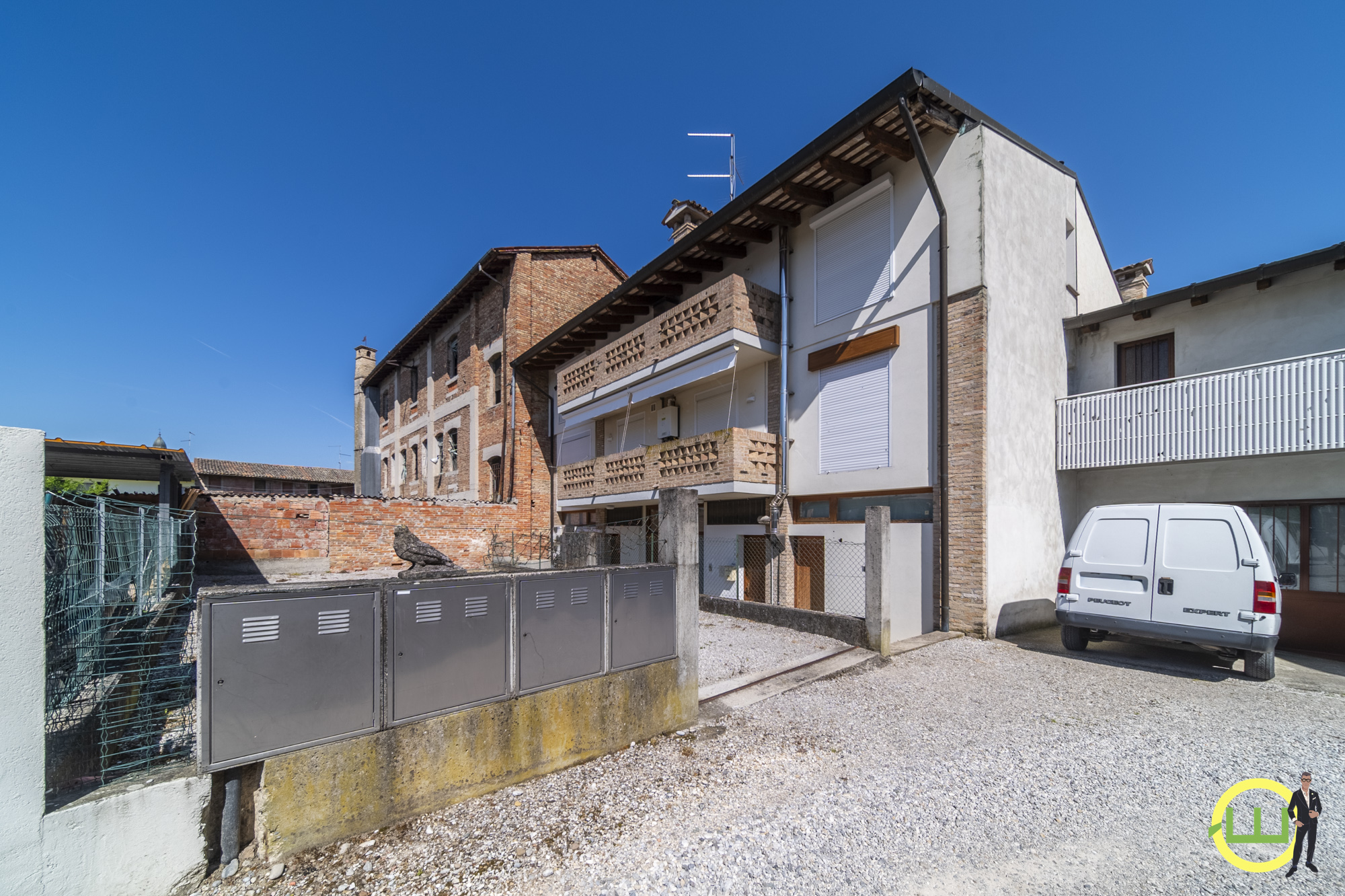 Media numero 29 di LUMINOSO ED AMPIO TRICAMERE IN PIENO CENTRO A RIVIGNANO