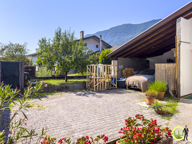 Media numero 24 di CAVAZZO CARNICO – UNA CASA DA VIVERE, DENTRO E FUORI