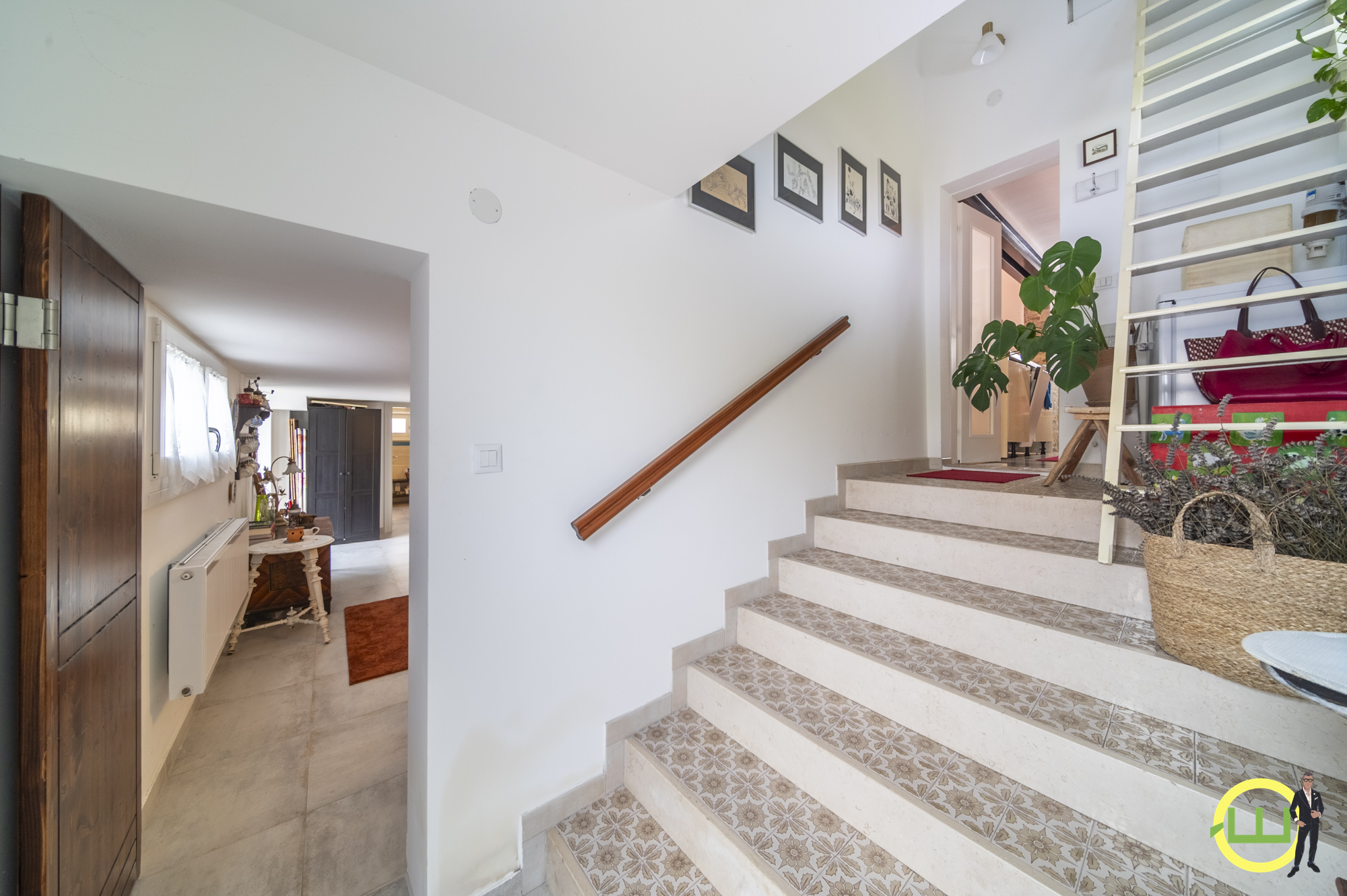 Media numero 2 di VILLA INDIPENDENTE CON AMPIO GIARDINO PIANTUMATO - CLASSE B