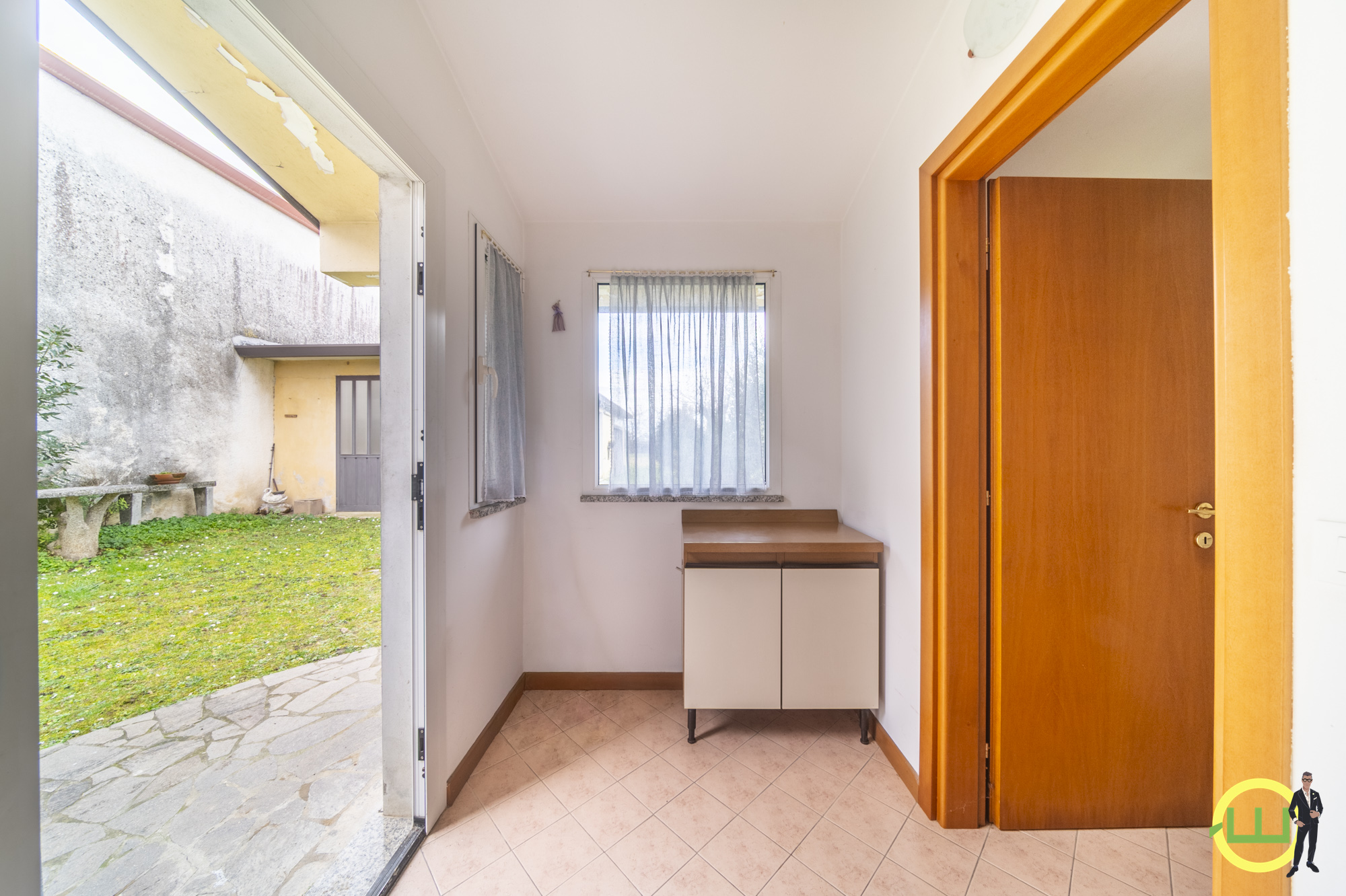 Media numero 8 di LUMINOSA PORZIONE DI VILLA CON AMPIO GIARDINO ESLUSIVO A MORSANO