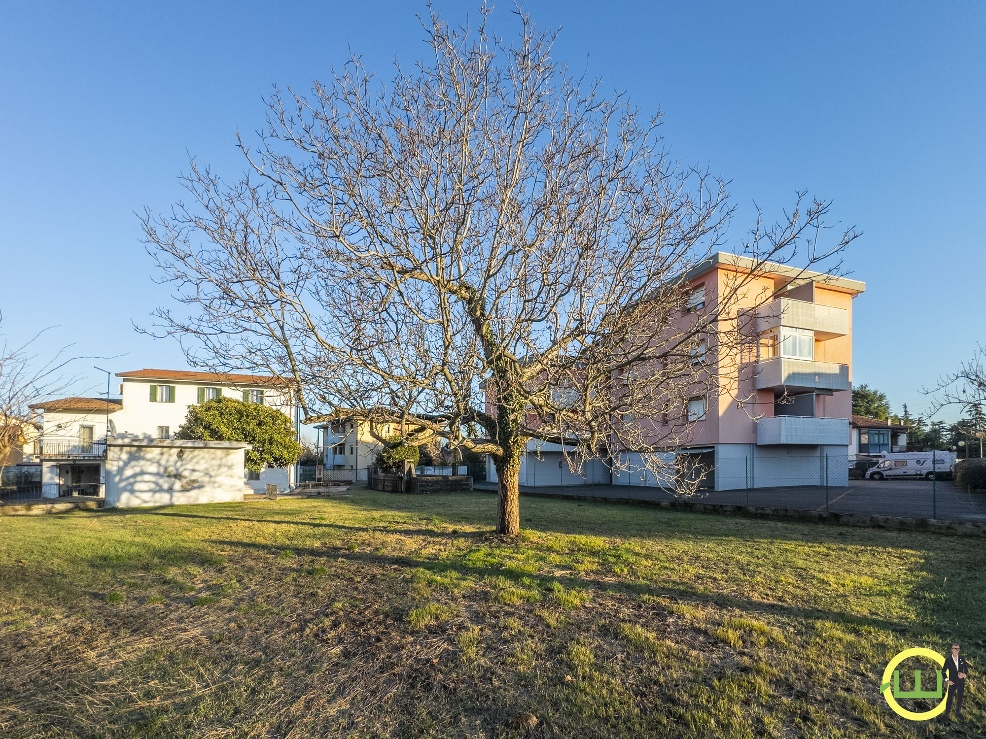 Media numero 46 di SPAZIOSA CASA INDIPENDENTE CON DOPPIO GARAGE E GIARDINO