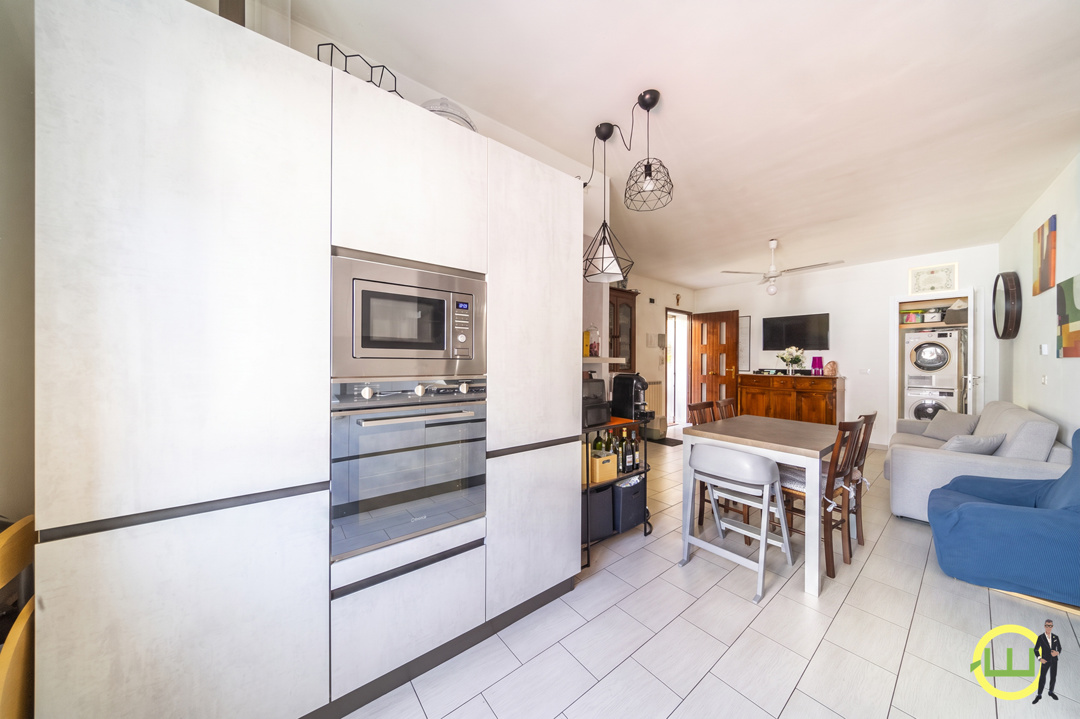 Immagine di CASA RISTRUTTURATA NEL CUORE DI AMARO – PRONTA DA VIVERE