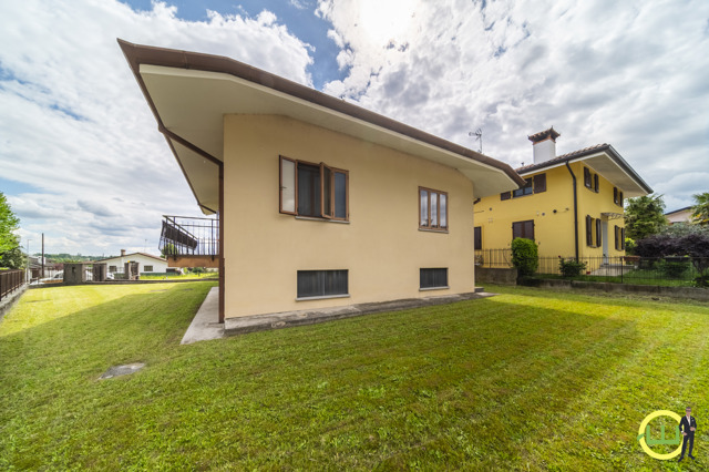 Media numero 33 di VILLA INDIPENDENTE CON GIARDINO A DUE PASSI DAL CENTRO DI ARTEGNA!