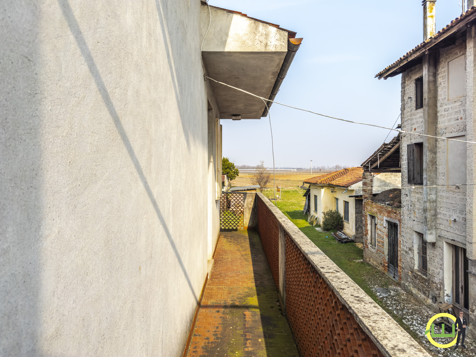 Media numero 25 di  TIPICA CASA INDIPENDENTE ANNI 60 A BERTIOLO