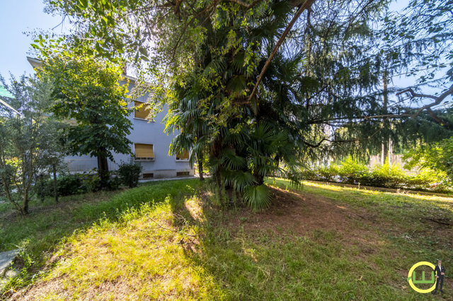 Media numero 37 di VILLA D'EPOCA CON 2 GENEROSI APPARTAMENTI E PARCO IN CENTRO A GORIZIA