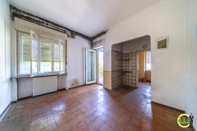 Media numero 24 di VILLA D'EPOCA CON 2 GENEROSI APPARTAMENTI E PARCO IN CENTRO A GORIZIA