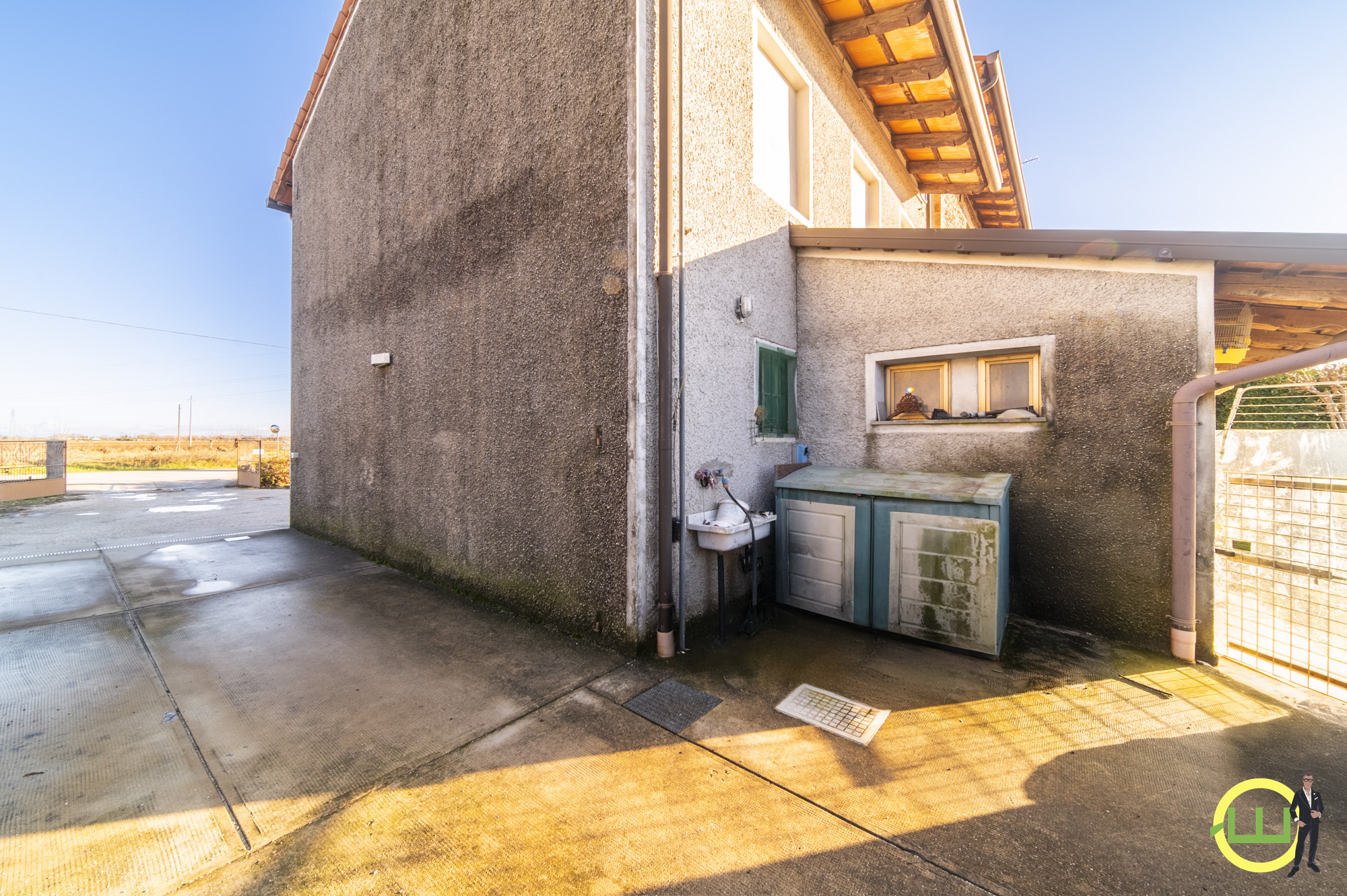 Media numero 34 di AMPIA CASA INDIPENDENTE CON TAVERNA, GARAGE E GIARDINO