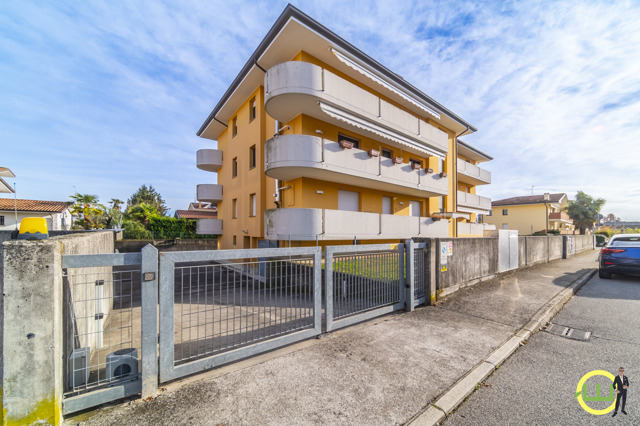 Media numero 22 di LUMINOSO APPARTAMENTO CON GARAGE A CODROIPO