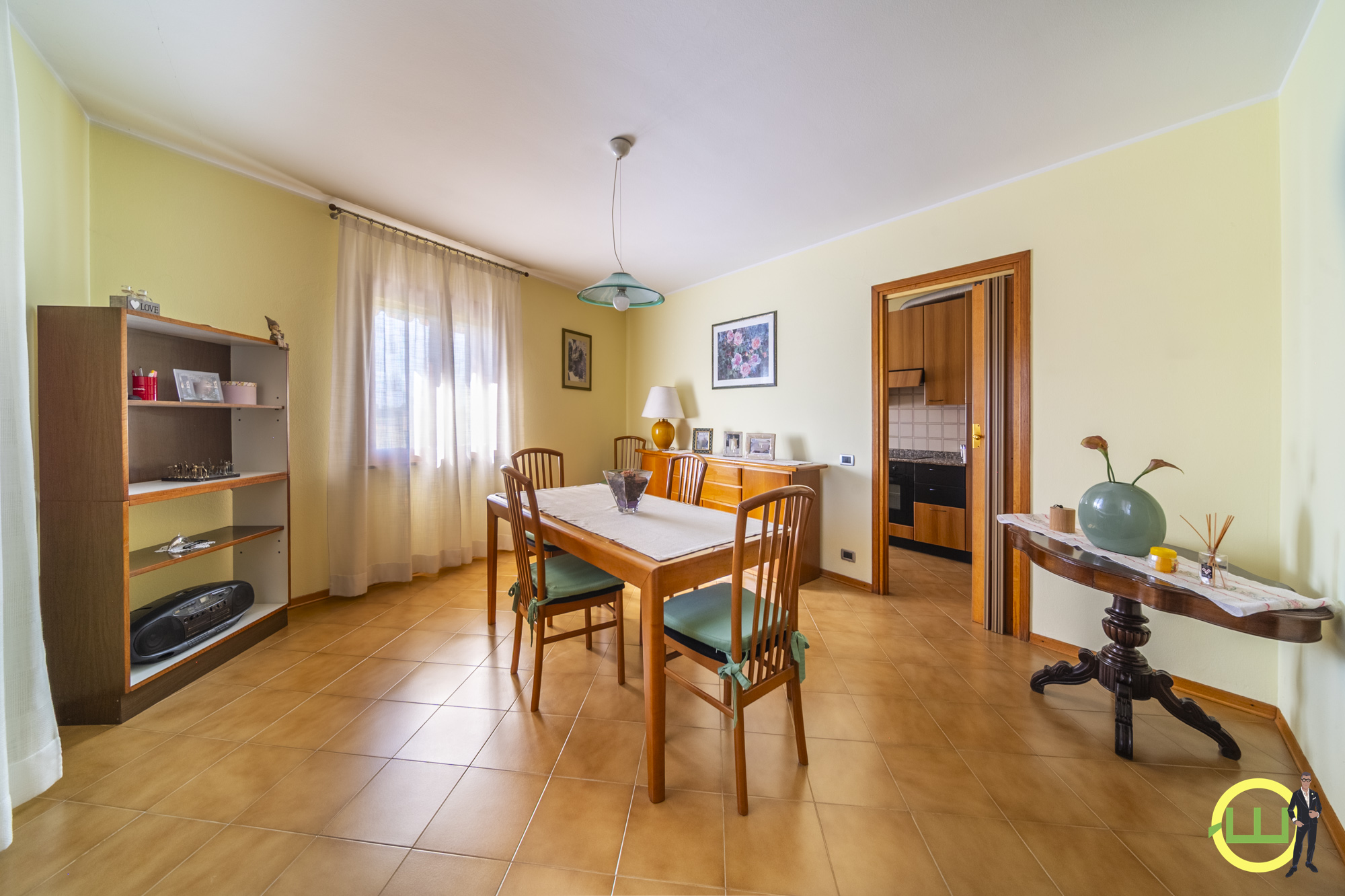 Media numero 26 di VILLA COMPOSTA DA DUE APPARTAMENTI E DUE GARAGE CON GIARDINO