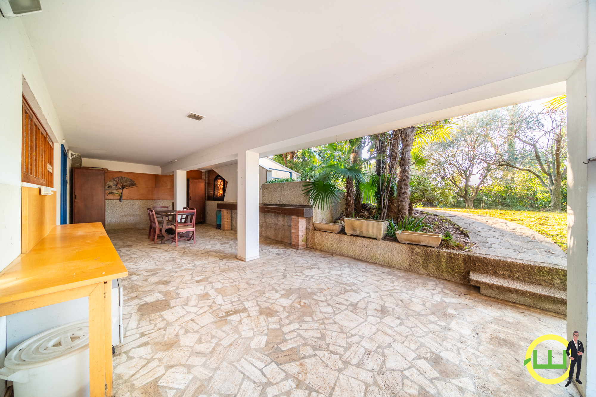 Media numero 46 di VILLA SINGOLA IN AFFASCINANTE ZONA RESIDENZIALE A MANZANO