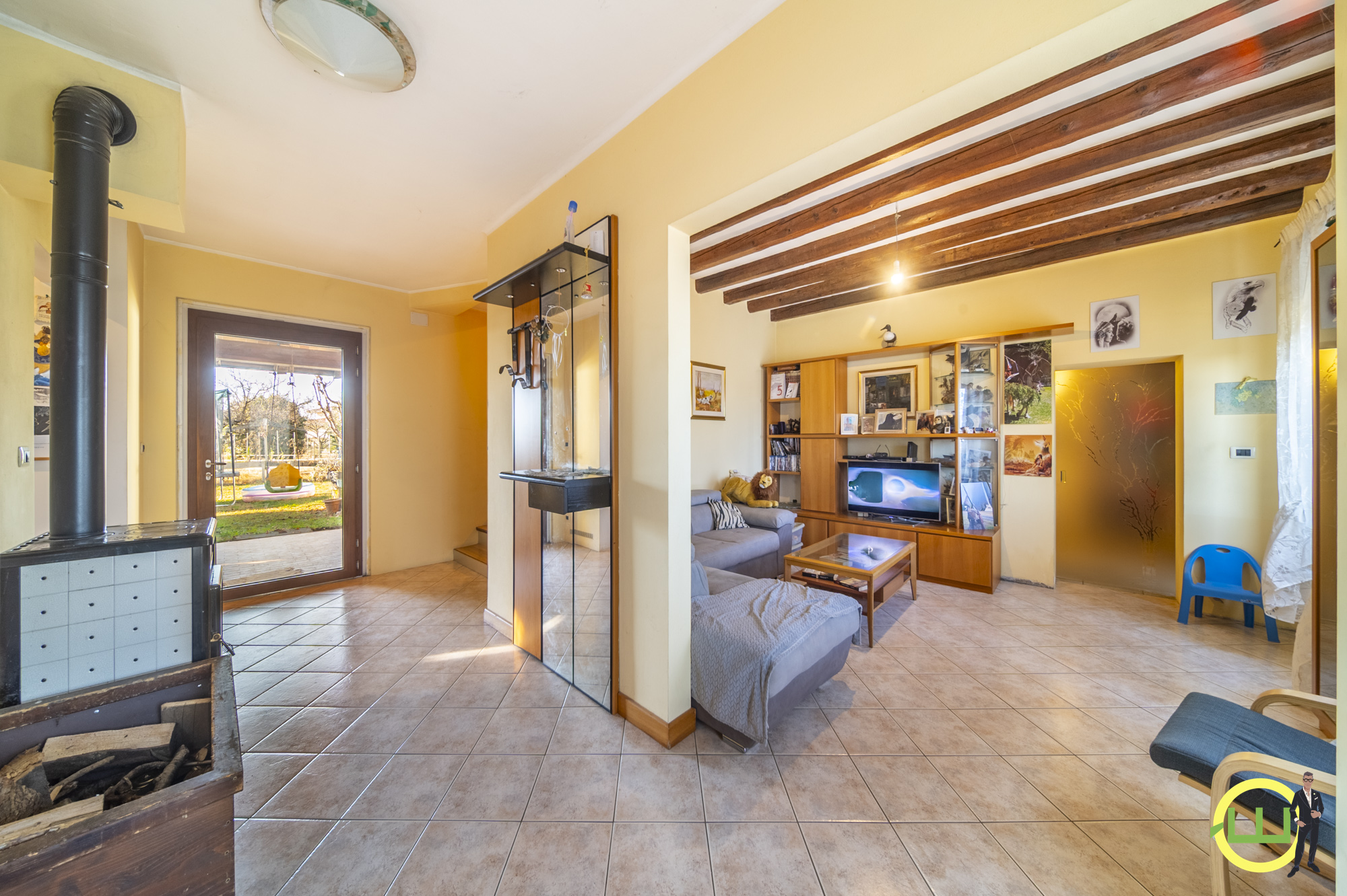 Media numero 2 di AMPIA CASA INDIPENDENTE CON TAVERNA, GARAGE E GIARDINO