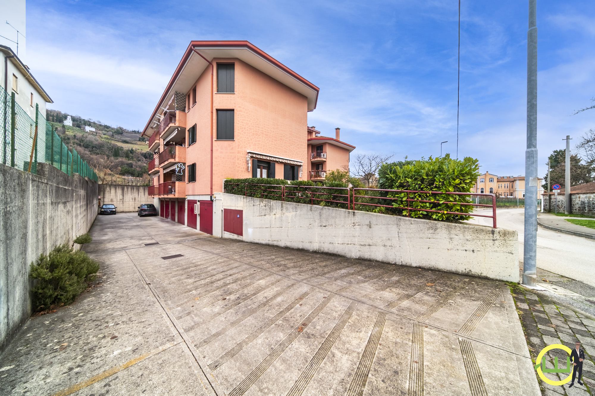 Media numero 24 di APPARTAMENTO TERRAZZATO CON 2 CAMERE DA LETTO E 2 SERVIZI IN CENTRO A CORMONS