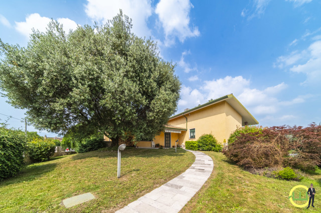 Immagine di OSOPPO VILLETTA INDIPENDENTE CON GIARDINO!