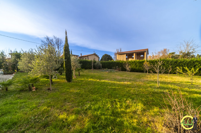 Media numero 39 di VILLA INDIPENDENTE CON AMPIO GIARDINO PIANTUMATO - CLASSE B A RIVIGNANO TEOR