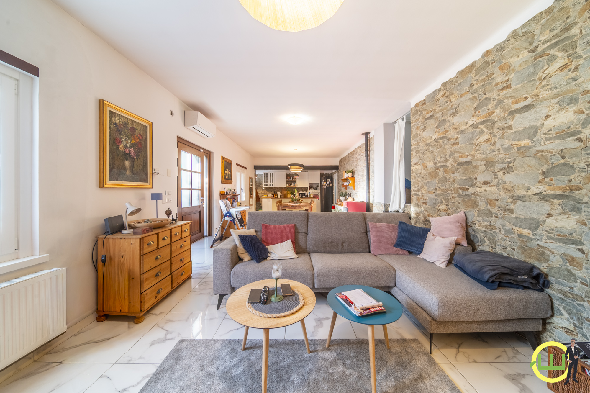 Media numero 16 di VILLA INDIPENDENTE CON AMPIO GIARDINO PIANTUMATO - CLASSE B