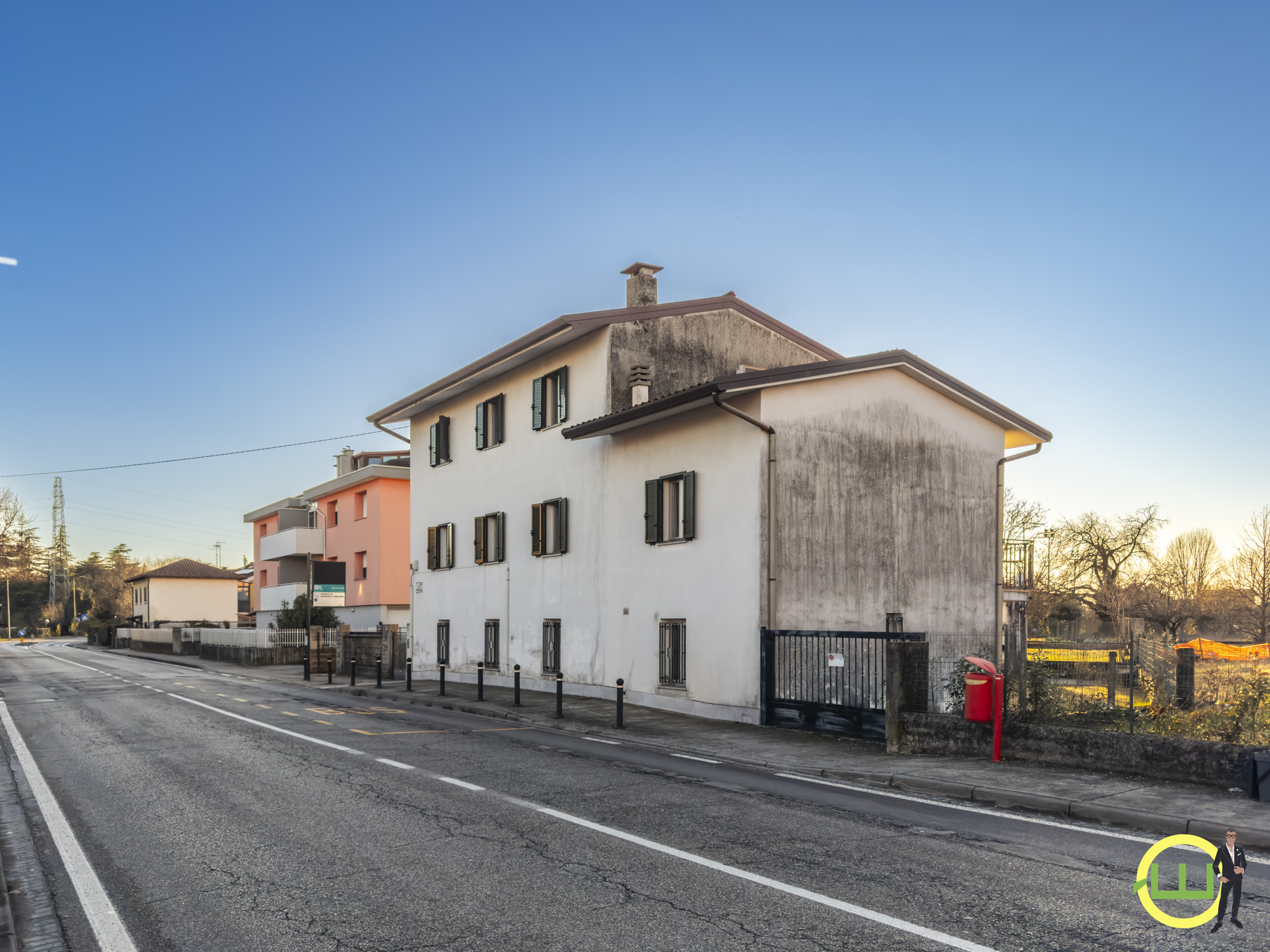 Media numero 3 di SPAZIOSA CASA INDIPENDENTE CON DOPPIO GARAGE E GIARDINO