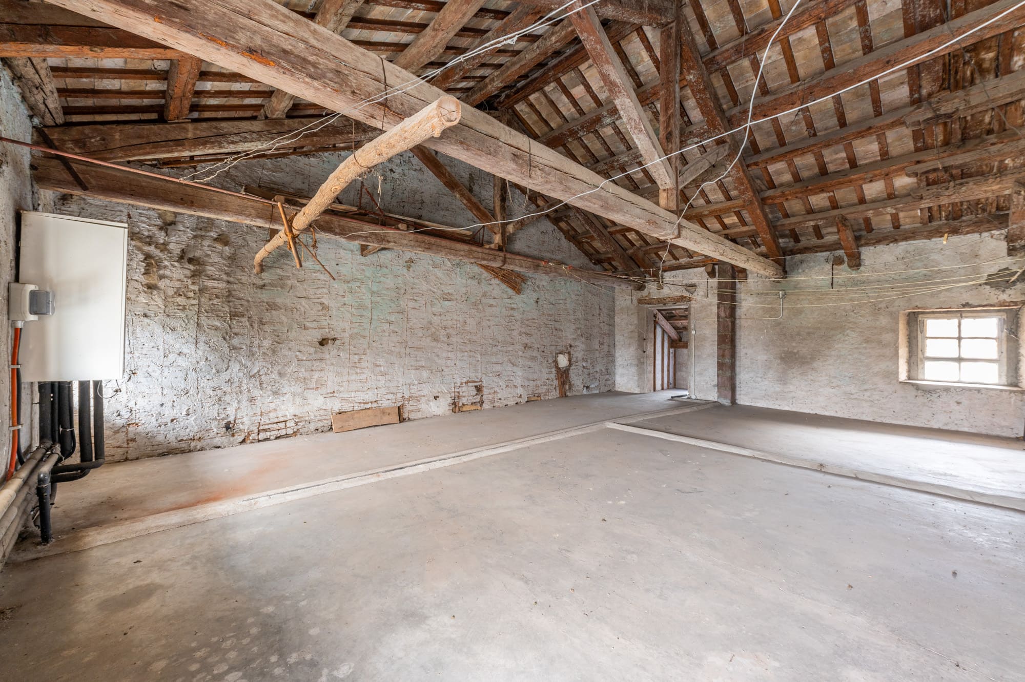 Media numero 27 di CASA SU TRE PIANI CON AMPIO ACCESSORIO DA RISTRUTTURARE A SEDEGLIANO