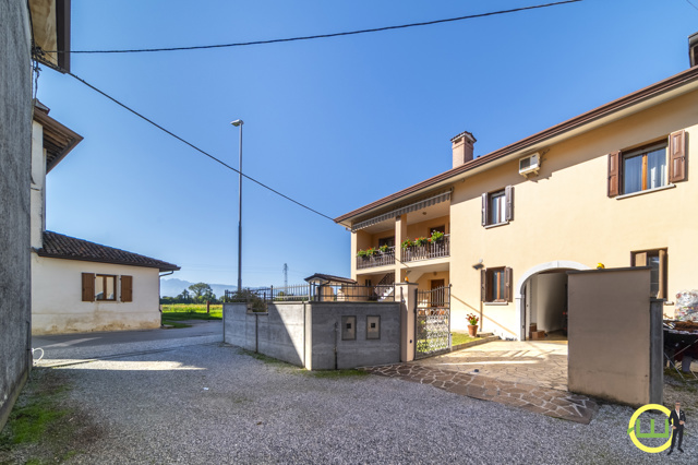 Media numero 47 di VILLA COMPOSTA DA DUE APPARTAMENTI E DUE GARAGE CON GIARDINO A SAN MARTINO AL TAGLIAMENTO