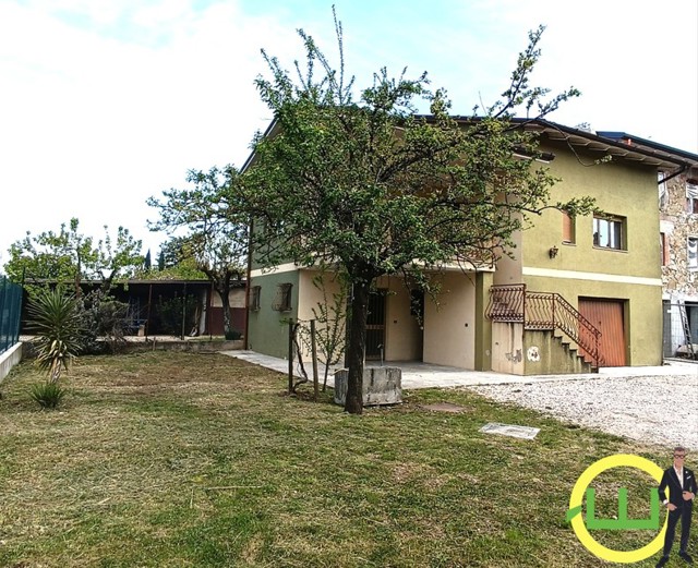 Media numero 3 di VILLA DI TESTA IN PIENO CENTRO A CORMONS