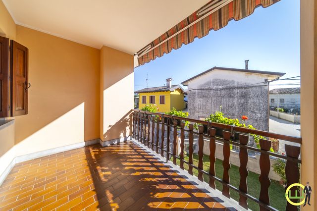 Media numero 20 di VILLA COMPOSTA DA DUE APPARTAMENTI E DUE GARAGE CON GIARDINO A SAN MARTINO AL TAGLIAMENTO