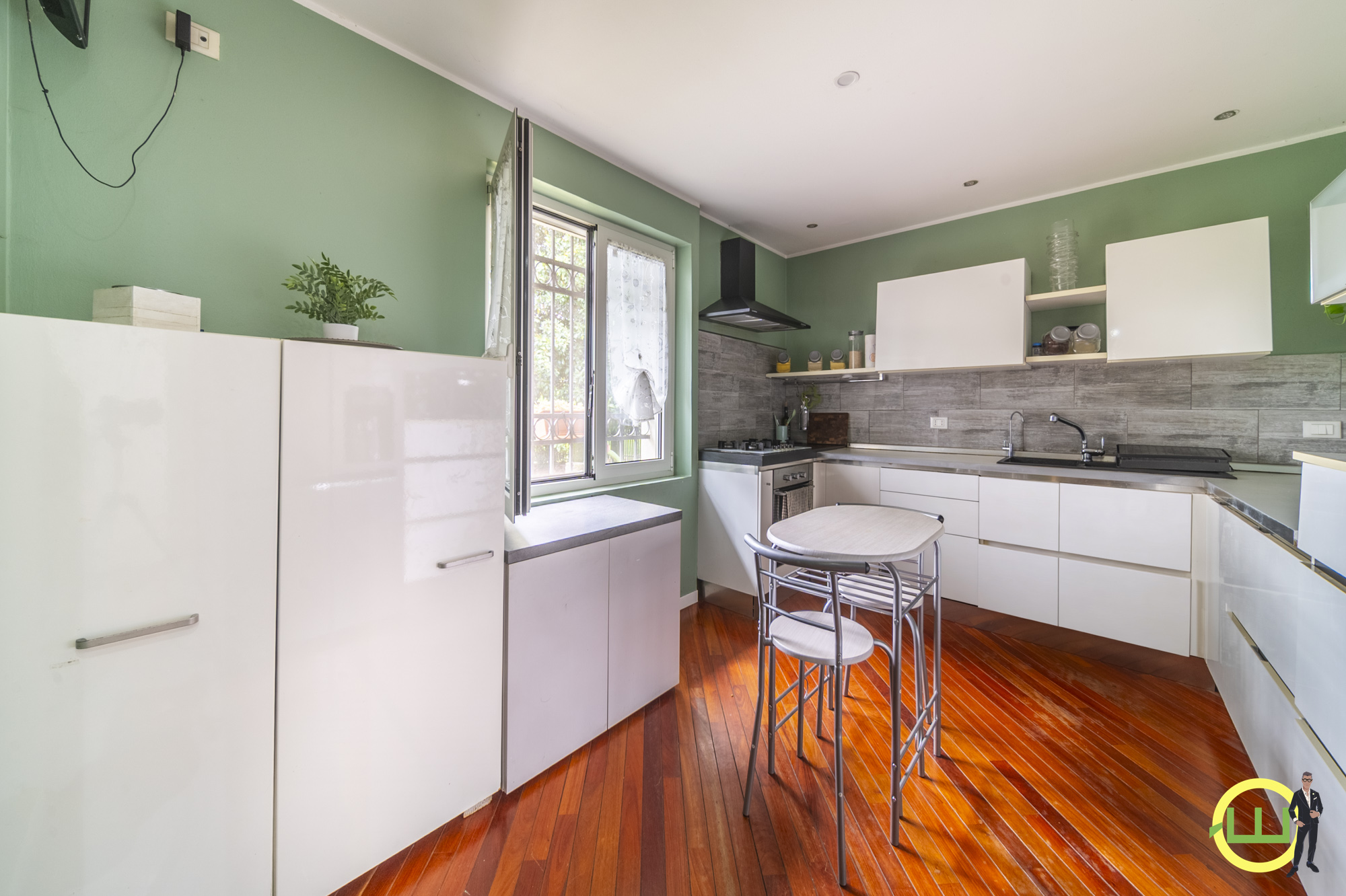 Media numero 8 di SPAZIOSA ED ELEGANTE VILLA CON TANTO TERRENO A SANTA MARIA LA LONGA