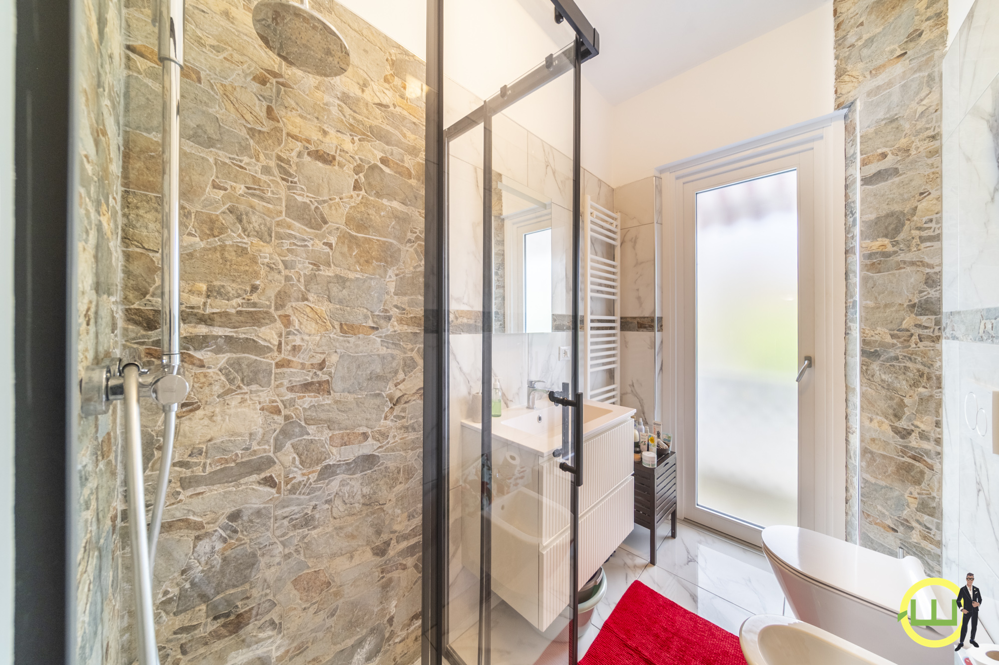 Media numero 24 di VILLA INDIPENDENTE CON AMPIO GIARDINO PIANTUMATO - CLASSE B