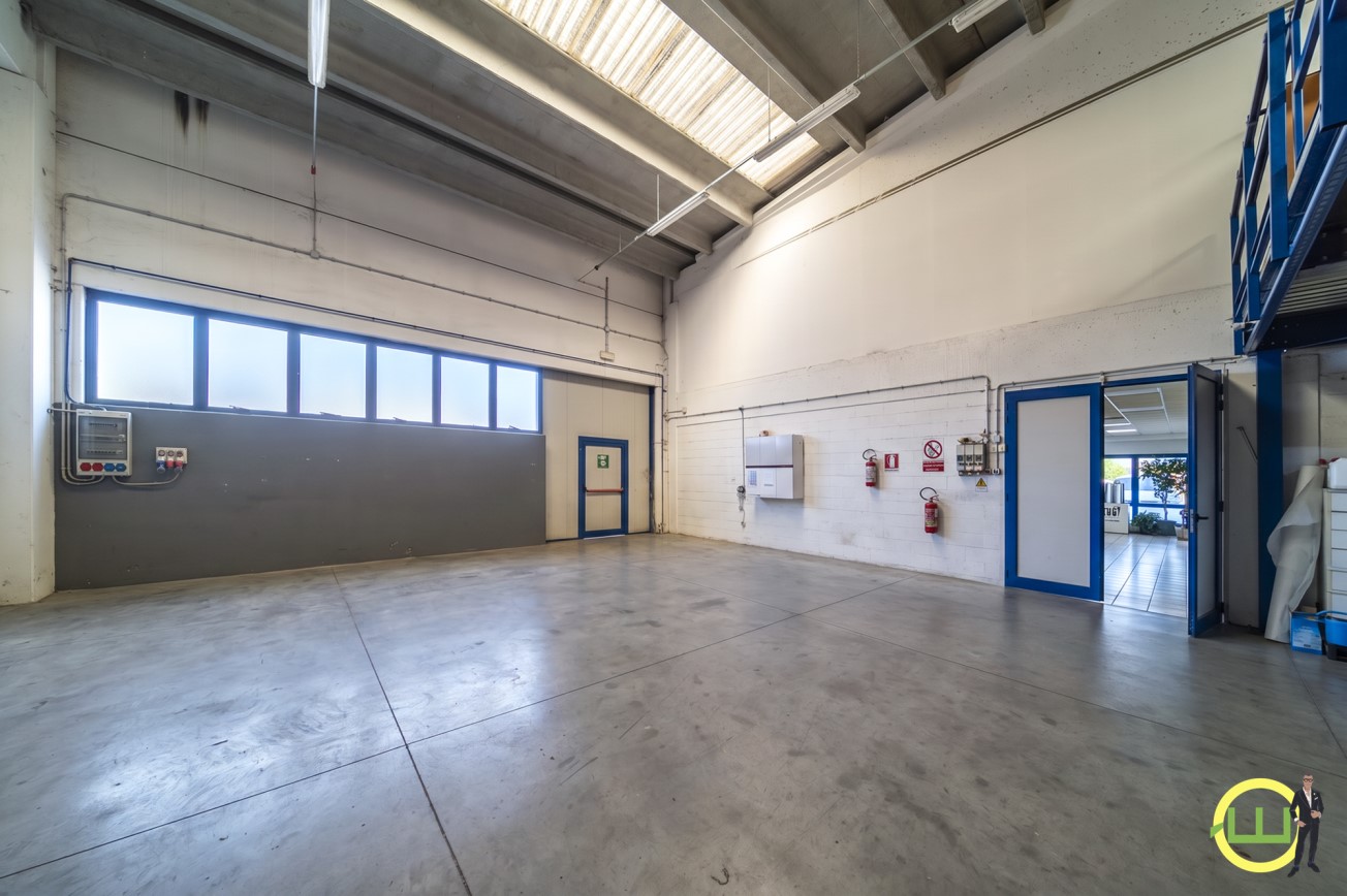 Media numero 19 di CAPANNONE + UFFICI (TRICESIMO)