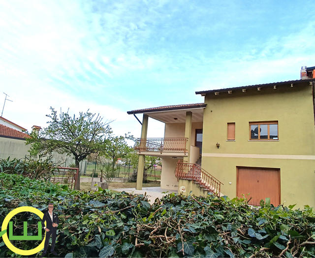 Immagine di VILLA DI TESTA IN PIENO CENTRO A CORMONS