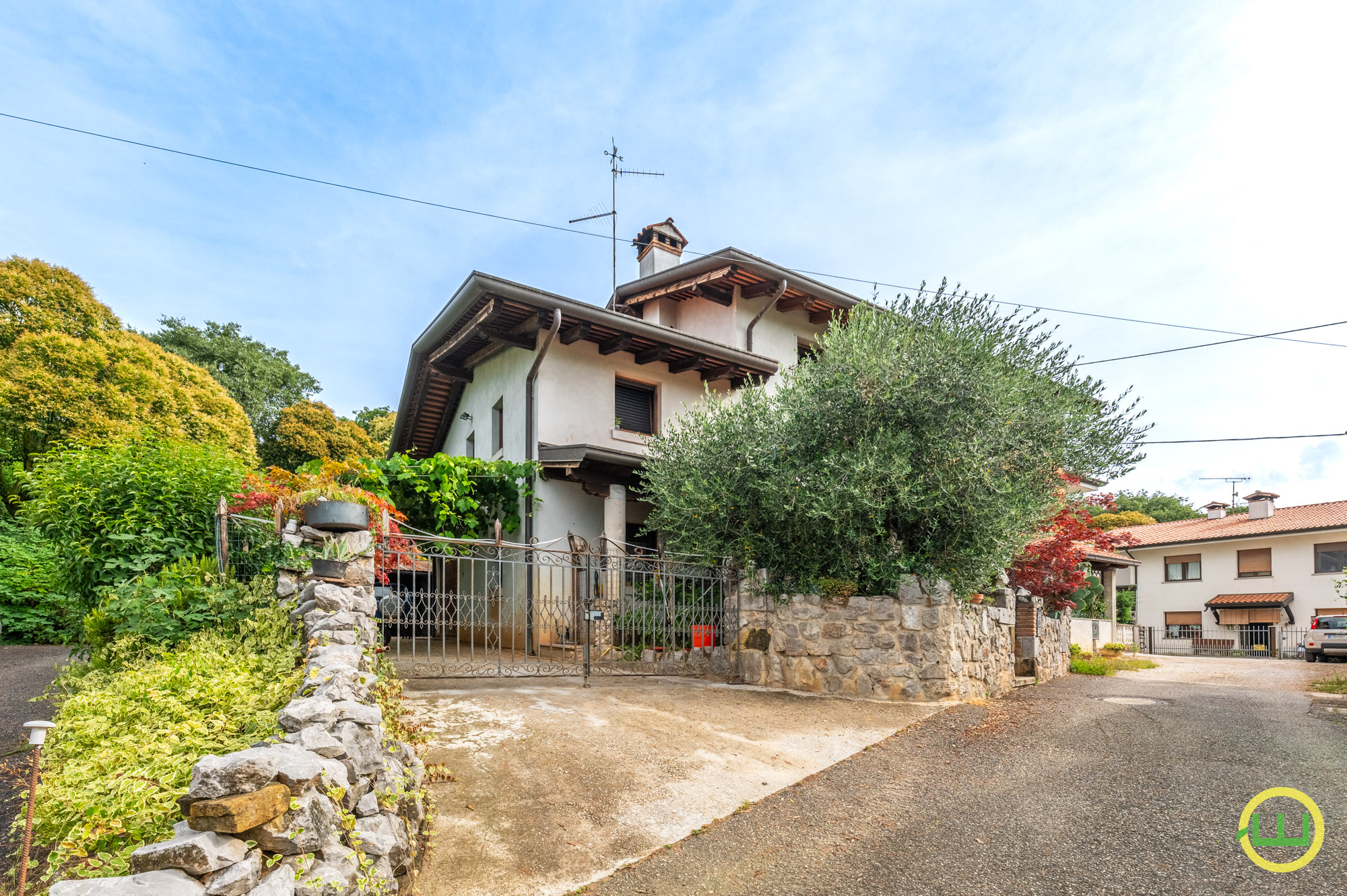 Immagine di VILLA DI TESTA CON GRANDE SPAZIO VERDE A MEDEA