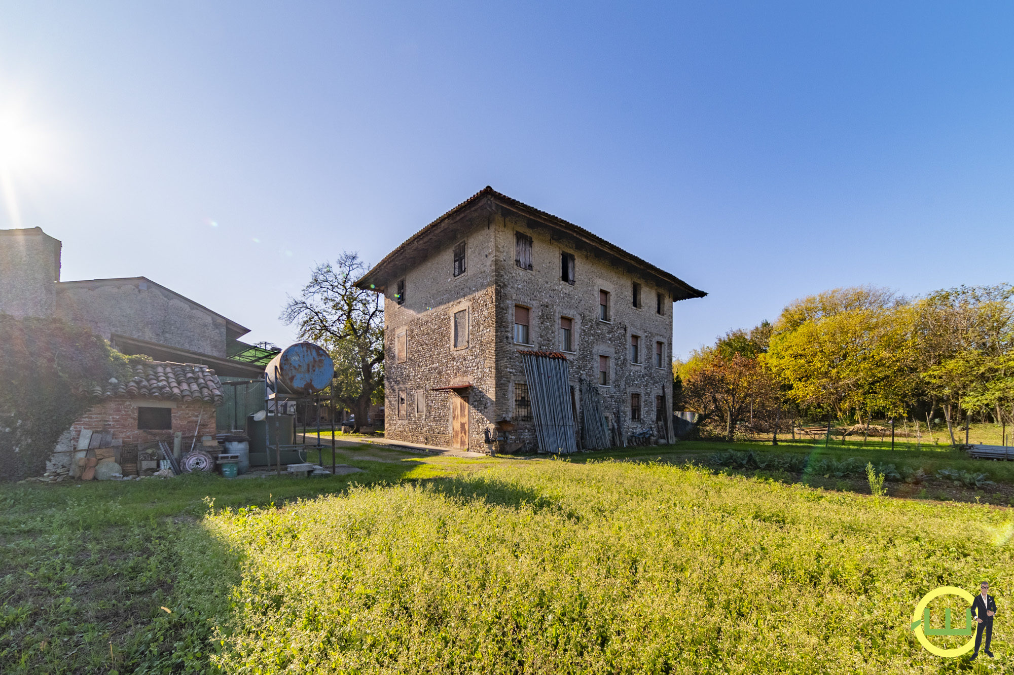 Media numero 32 di LUMINOSA CASA IN SASSO CON AMPIO DEPOSITO E SPAZIO VERDE A CODROIPO