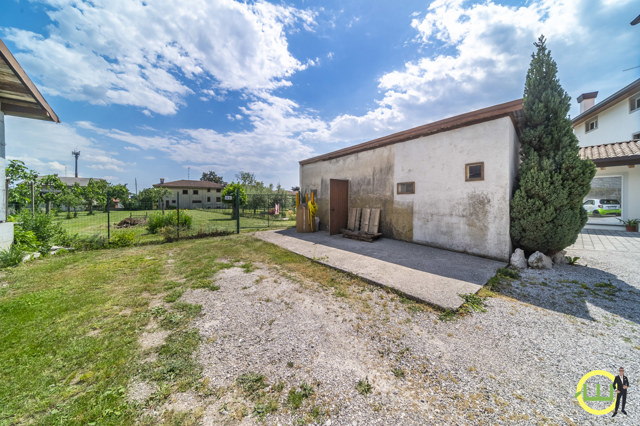 Media numero 20 di GEMONA CASA DI TESTA CON AMPIO GIARDINO!