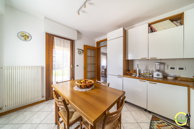 Media numero 6 di CASSACCO VILLA A SCHIERA DI TESTA ARREDATA!