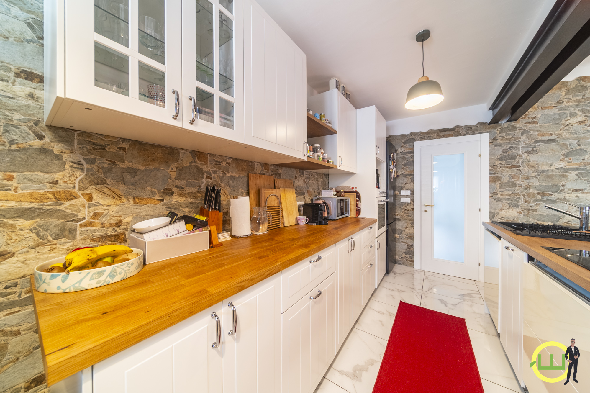 Media numero 11 di VILLA INDIPENDENTE CON AMPIO GIARDINO PIANTUMATO - CLASSE B