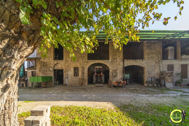 Media numero 22 di LUMINOSA CASA IN SASSO CON AMPIO DEPOSITO E SPAZIO VERDE A CODROIPO