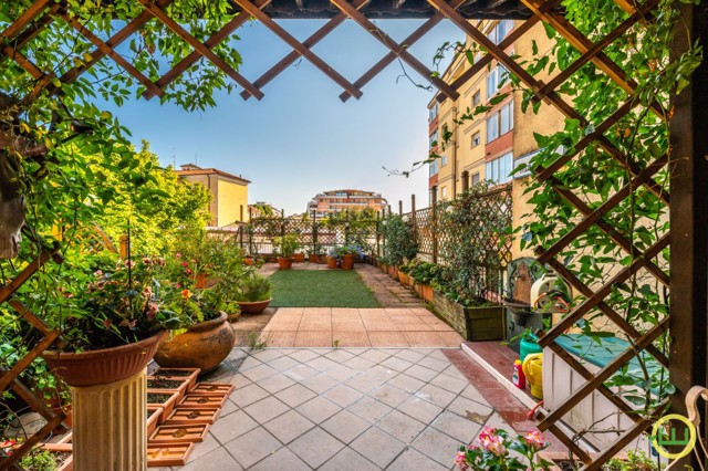Media numero 21 di SUPER APPARTAMENTO CON TERRAZZONE CENTRO CITTA' UD