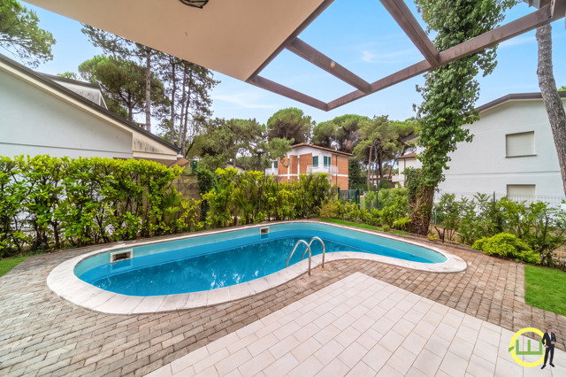 Media numero 25 di VILLA CON PISCINA LIGNANO PINETA