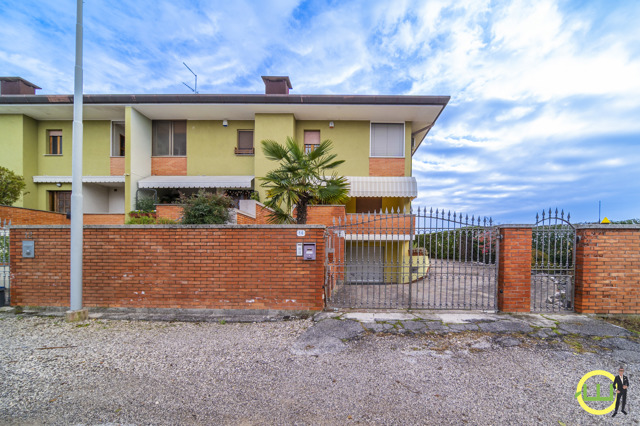 Media numero 51 di VILLASCHIERA DI TESTA IN PERFETTE CONDIZIONI (UD)